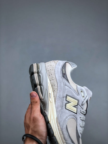 New Balance 2002R LN