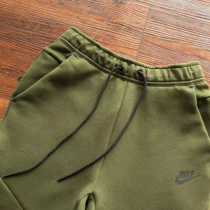 PANTALON NIKE TECH FLEECE x VERT OLIVE