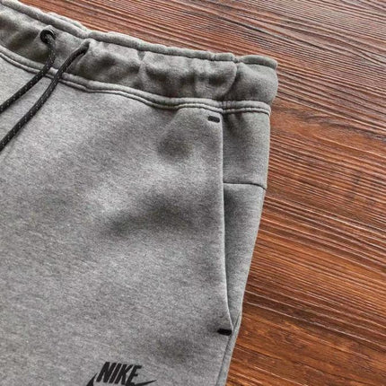 PANTALON NIKE TECH FLEECE x GRIS LOUP
