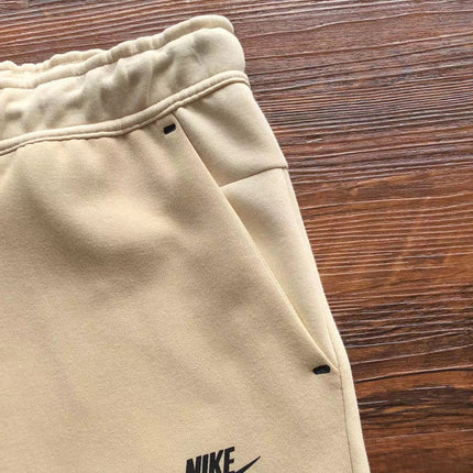 PANTALON NIKE TECH FLEECE x BEIGE