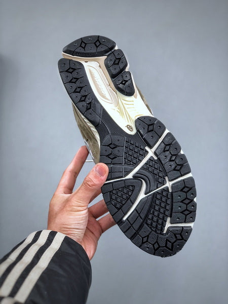 New Balance 2002R HN