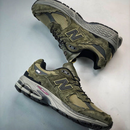 New Balance 2002R DN