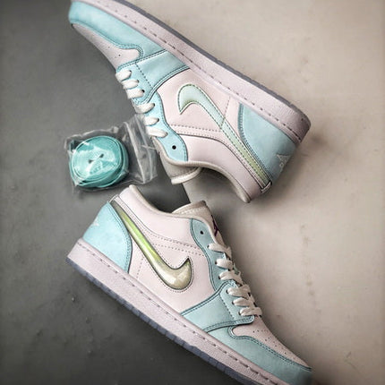 Air Jordan 1 Low SE Glacier Bleu