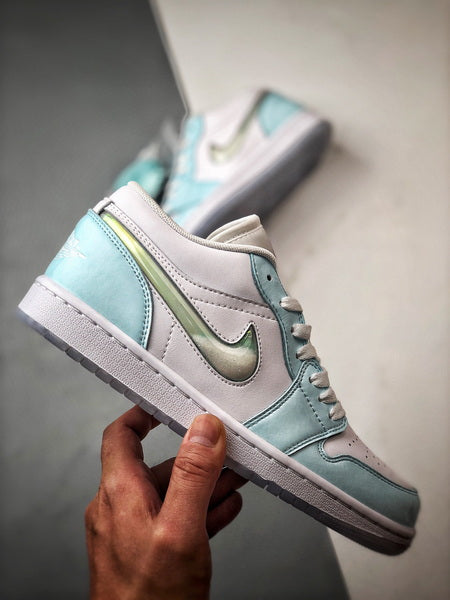 Air Jordan 1 Low SE Glacier Bleu