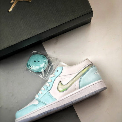 Air Jordan 1 Low SE Glacier Bleu