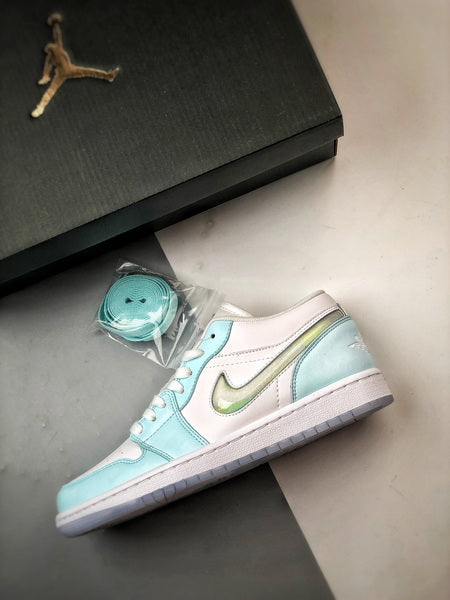 Air Jordan 1 Low SE Glacier Bleu