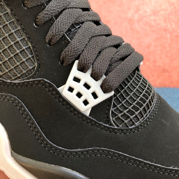 Air Jordan 4 Bred