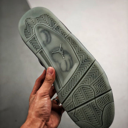 Air Jordan 4 X Kaws grey