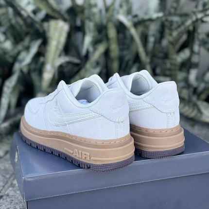 Nike Air Force 1 Luxe