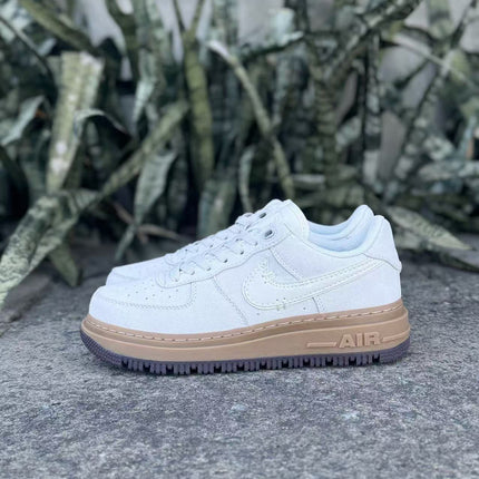Nike Air Force 1 Luxe