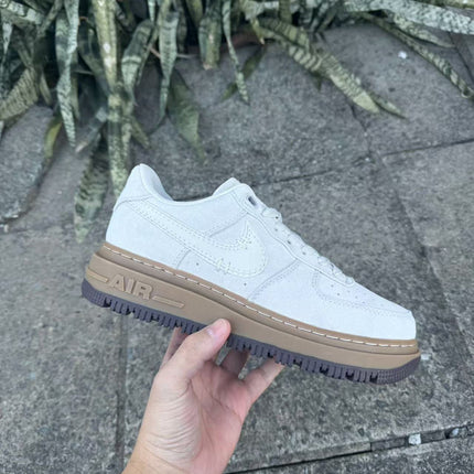 Nike Air Force 1 Luxe