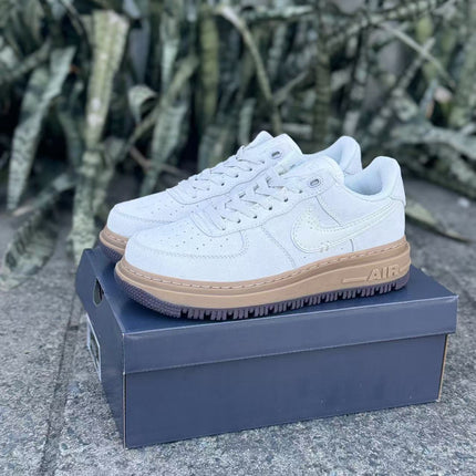 Nike Air Force 1 Luxe