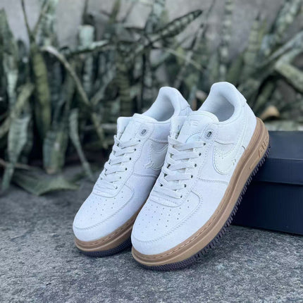 Nike Air Force 1 Luxe
