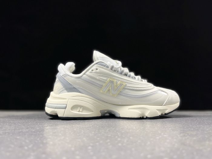 New Balance 1000AC1