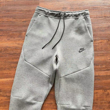 PANTALON NIKE TECH FLEECE x GRIS LOUP