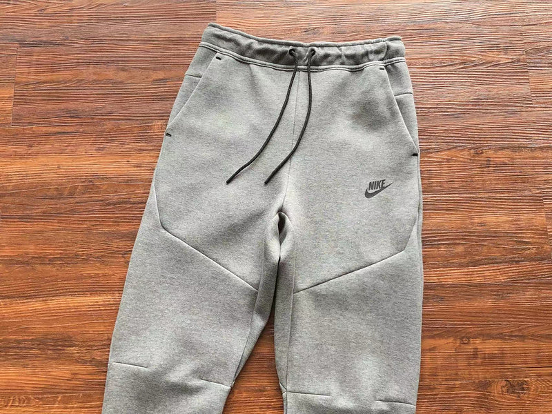 PANTALON NIKE TECH FLEECE x GRIS LOUP