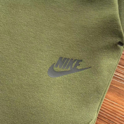 PANTALON NIKE TECH FLEECE x VERT OLIVE