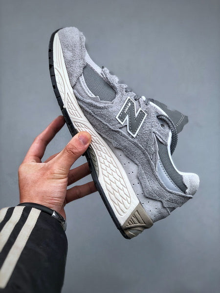 New Balance 2002R DM