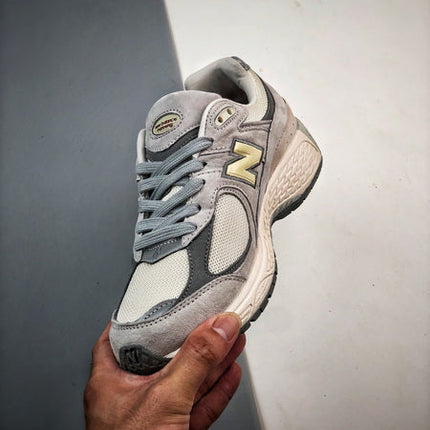 New Balance 2002R LN