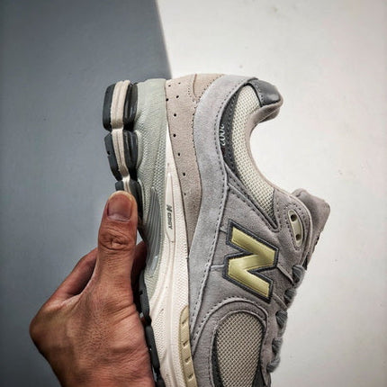New Balance 2002R LN