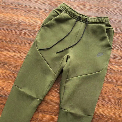 PANTALON NIKE TECH FLEECE x VERT OLIVE