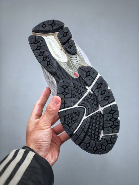 New Balance 2002R DM
