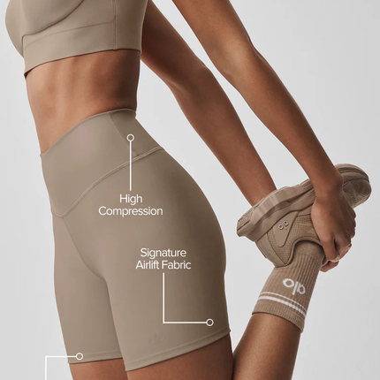 Short de yoga ALO beige