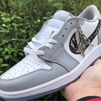JORDAN 1 LOW x DIOR